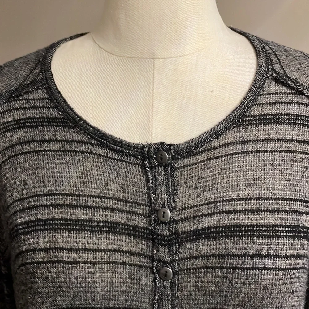 WE THE FREE lightweight oversized women’s sweater high low 1/2 front button XS